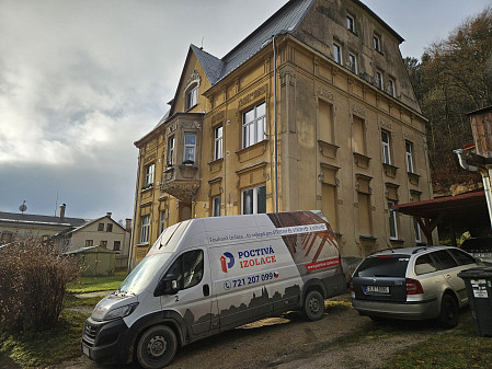 Izolace podlahy mezi bytovou jednotkou a vstupní přízemní chodbou v Janově nad Nisou